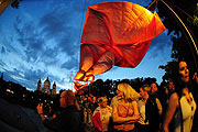Isarbrückenfest bis spät in den Abend (Foto: Ingiid Grossmann)